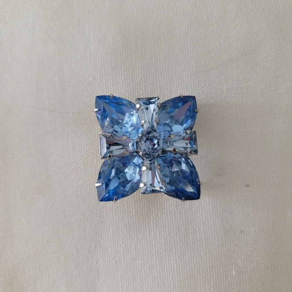 Weiss Signed Blue and White Vtg Rhinestone Brooch